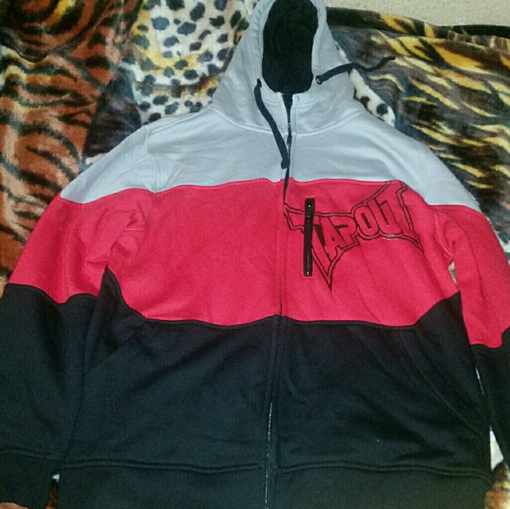Tapout sweater